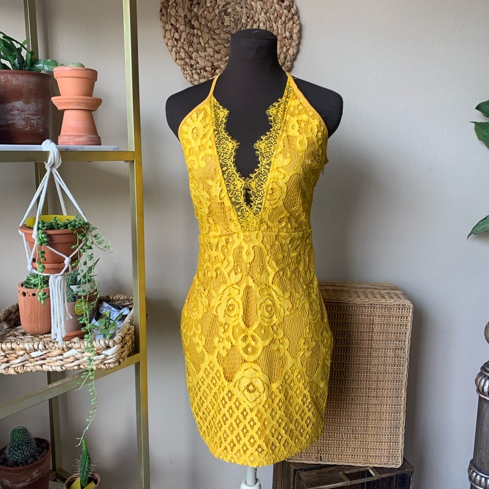 ❤️sold❤️Small mustard lace halter dress NWT